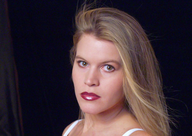 Милана, 21